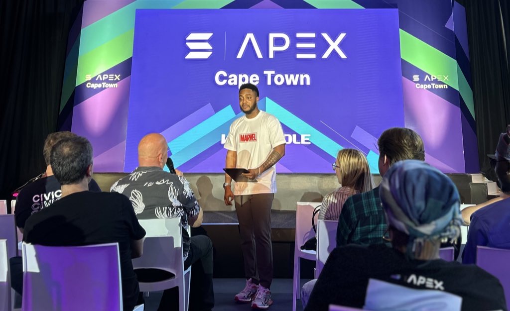 Harrison presenting at APEX Cape Town in casual attire